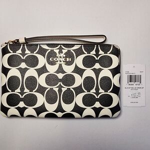 NWT Coach CP488 Large Corner Zip Wristlet Black & White Signature